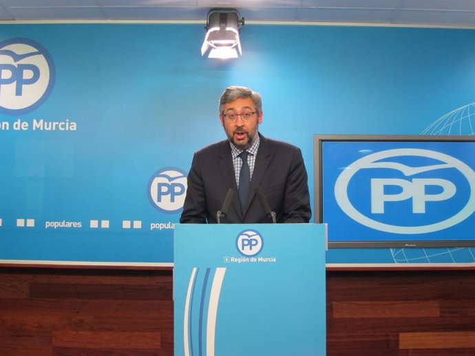 El portavoz del PP de la Región, Víctor Martínez