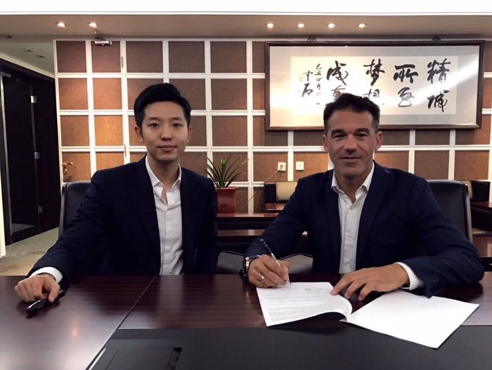 Luis García Plaza firma por el Beijing Renhe de China