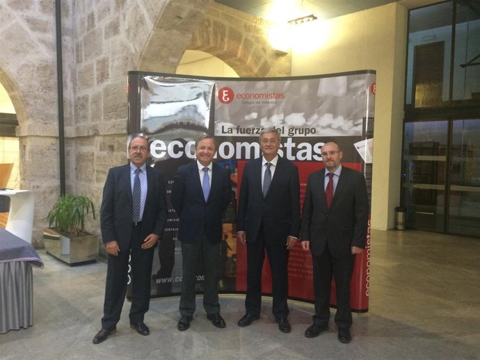 Moragues ofrece una conferencia en el Colegio de Economistas de València