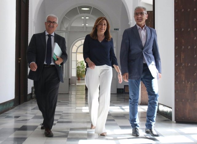 Susana Díaz llega a la reunión de Grupo Socialista con Jiménez Barrios y Vázquez
