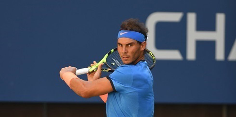 Rafael Nadal jugando al tenis