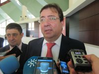 Fernández Vara: "Lo de Cataluña es un disparate que no va a conducir a ninguna parte"