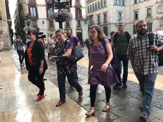 Diputats de la CUP arriben a la Generalitat