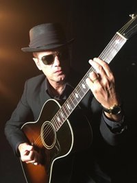 Santiago Auserón presenta en los Baños Árabes 'El viaje', su séptimo y último álbum