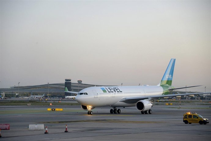 Primer avió de LEVEl al Prat