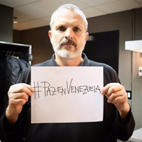 El cantante Miguel Bosé carga contra la sociedad internacional por "abandonar a Venezuela"