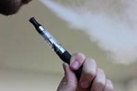 Los cigarrillos electrónicos también deberán llevar advertencias sanitarias