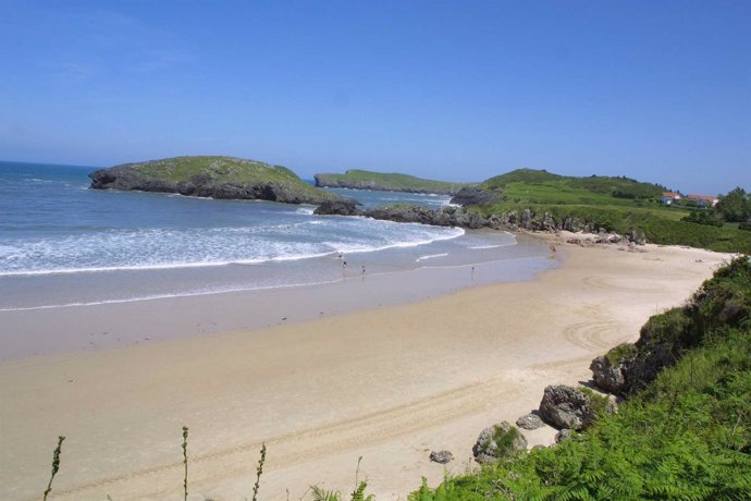 Playa de Barro, Llanes, Asturias. Playa, verano, sol