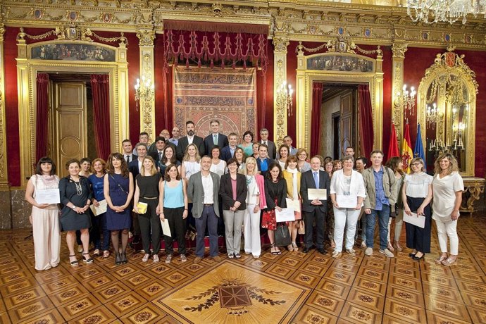 Imagen de grupo de los asistentes a la recepción