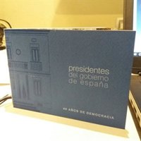 Moncloa hace un cuaderno con fotos de los presidentes del Gobierno para conmemorar los 40 años de democracia 