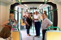 La avenida de la Argentinita y las barriadas colindantes acogen la campaña de seguridad vial del metro de Granada
