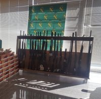 La Guardia Civil denuncia a los dueños de las armas encontradas en un taller clandestino de Tomiño (Pontevedra)