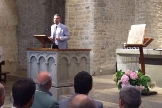 El conseller de Cultura, Santi Vila, presenta un pergamí medieval