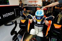 Alonso y Sainz viven un estreno aciago y Hamilton recupera el mando en Canadá