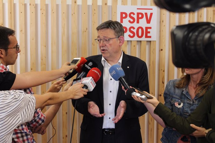 Puig antes de la reunión de la Comisión Ejecutiva Nacional del PSPV-PSOE