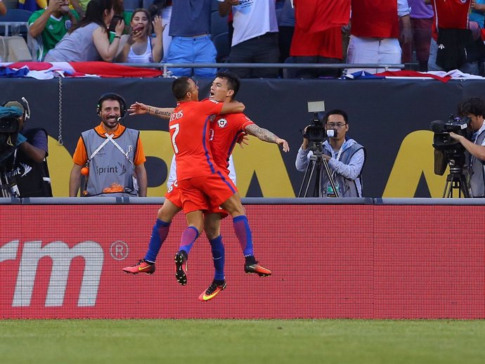 Alexis Sánchez celebra un gol de Chile en la Copa América
