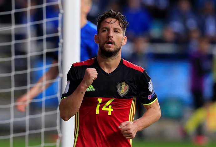 Dries Mertens marca uno de los goles de la selección belga