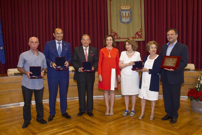  La Alcaldesa De Logroño, Cuca Gamarra, En El Acto De Entrega De Las Ins