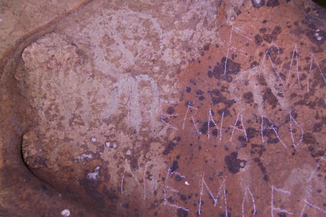 Pinturas de la Cueva de la Victoria dañadas 