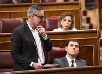 Villegas cree que Puigdemont "va directo a pegarse contra el muro de la democracia"