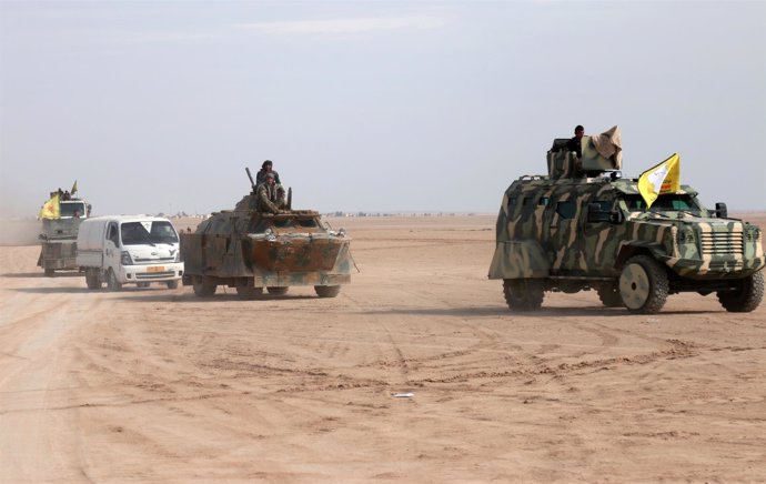 Efectivos de las FDS cerca de Raqqa