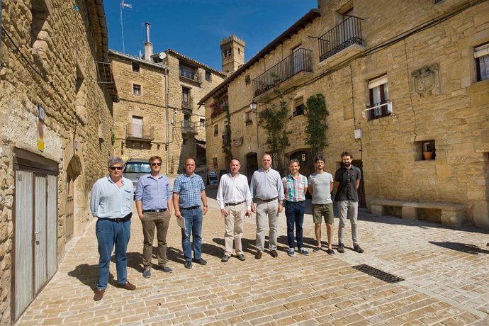 El director general, Xabi Lasa, junto al alcalde de Ujué