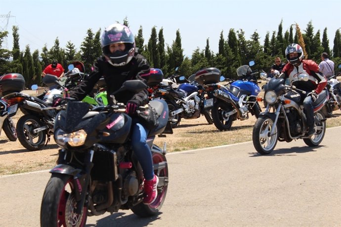 Más de mil moteros se concentran en Zuera a beneficio de Aspanoa.