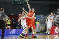El Valencia se impone a los nervios para igualar la final ante el Madrid