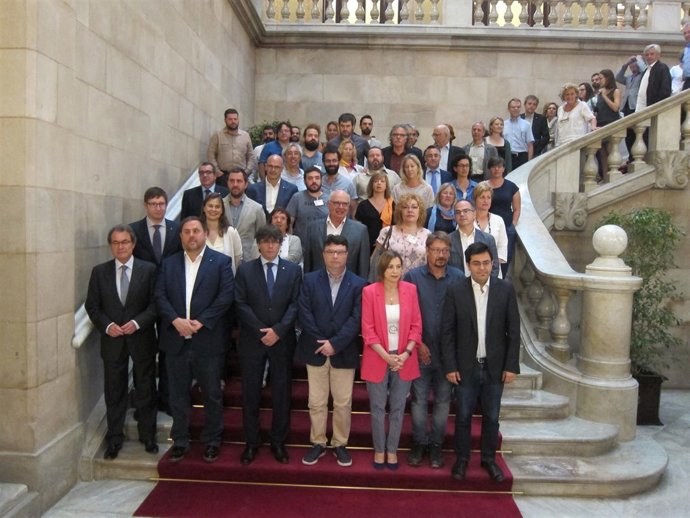 Independentistas y ‘comuns’ arropan a J.J.Nuet antes de declarar en el TSJC