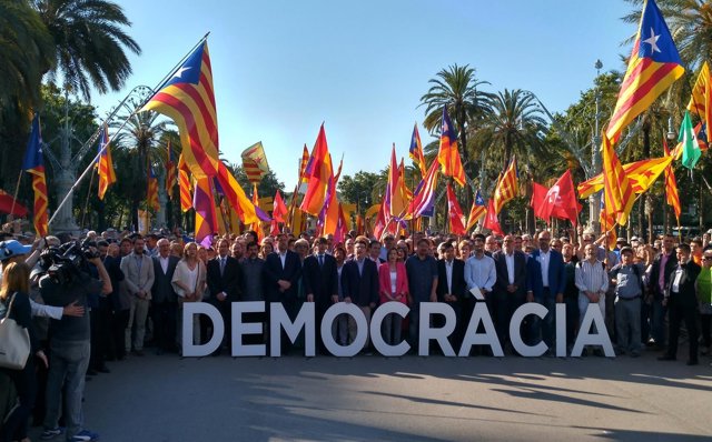 Comitiva de apoyo a J.J.Nuet al declarar en el TSJC