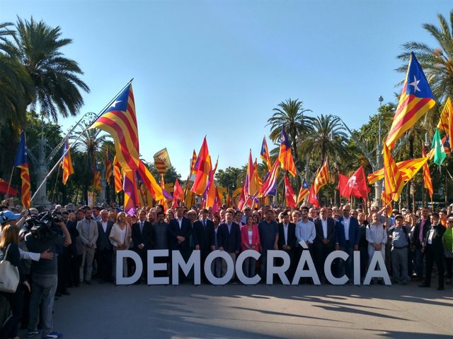 Comitiva de suport a J.J.Nuet en declarar en el TSJC