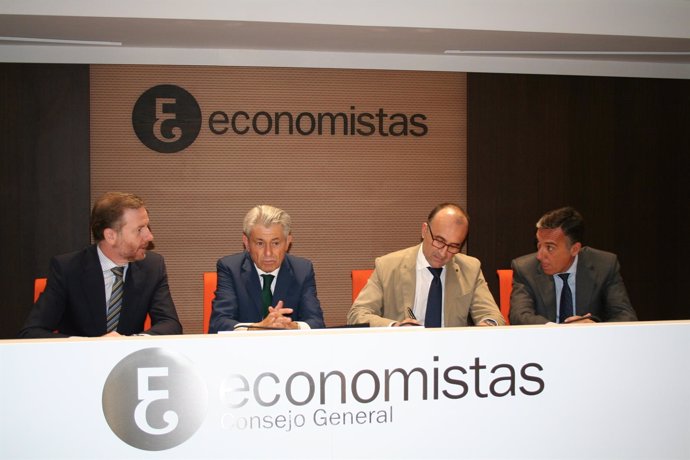 LaLiga y el Consejo General de Economistas firman un acuerdo de colaboración