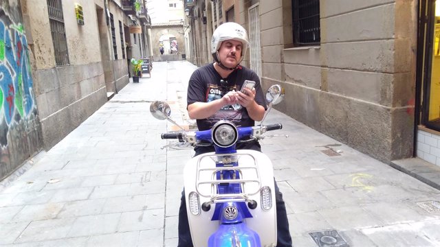 La empresa barcelonesa Outo inicia un servicio de 'motosharing'