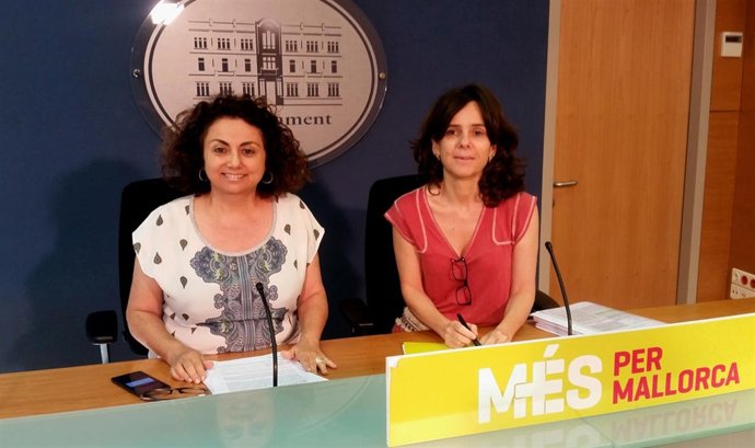 Joana Aina Campomar Y Margalida Capellà De Més