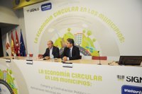 Reutilizados más de 200.000 neumáticos desgastados para obras de Fuenlabrada en parques infantiles o campos de fútbol