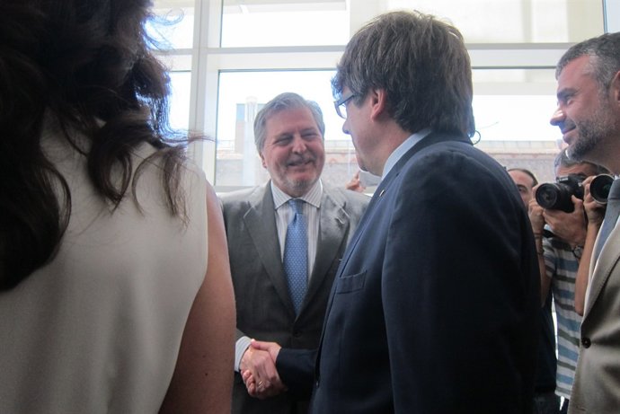 Ministre Í.Méndez de Vigo,pte.C.Puigdemont,conseller Santi Vila