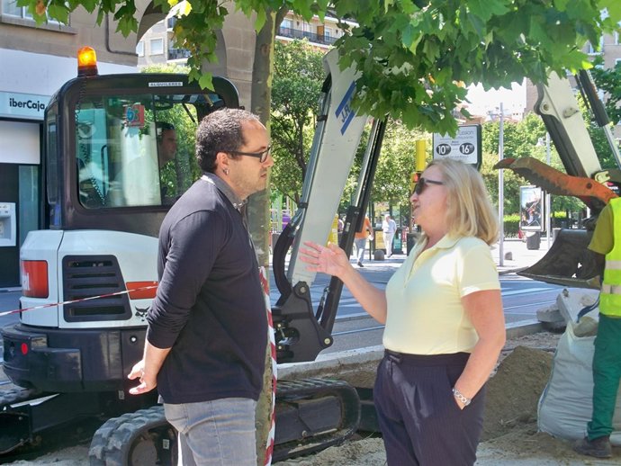Alberto Cubero en las obras de parterres del distrito Universidad