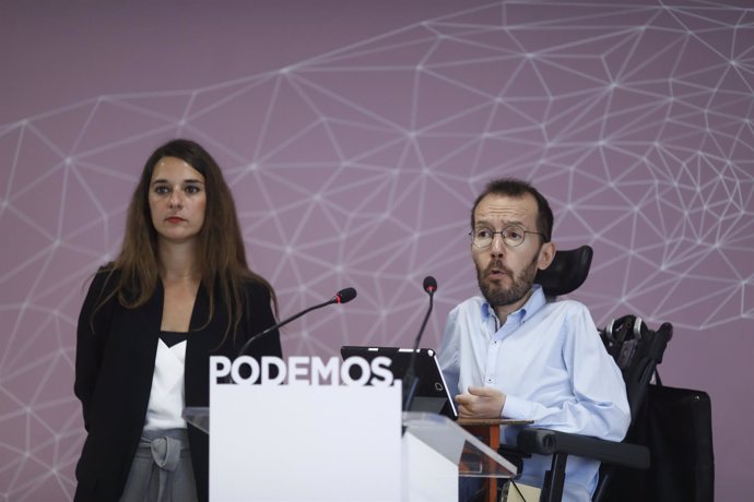 Pablo Echenique y Noelia Vera en rueda de prensa en la sede de Podemos