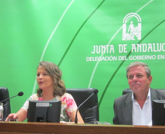 Ana Cobo y Juan Eugenio Ortega, en rueda de prensa.