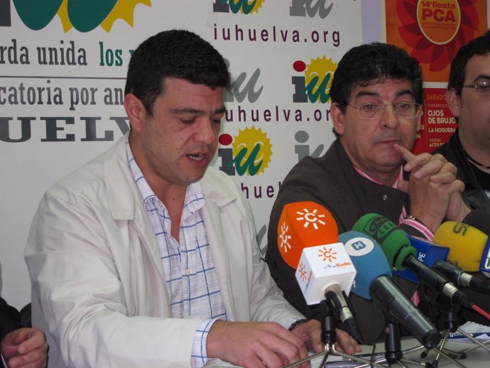 El Candidato De IULV-CA, Javier Valderas, En Una Rueda De Prensa.