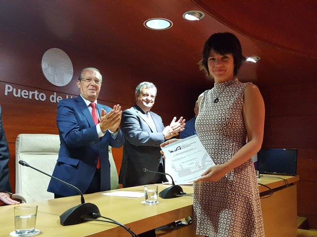 Cristina Díaz recoge el premio de Pintura de Patrimonio Industrial