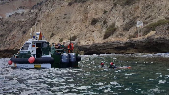 Rescate de dos cadáveres en aguas frente a la costa de Melilla