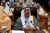 El emir de Kuwait advierte contra las "consecuencias indeseadas" de la crisis diplomática en el Golfo