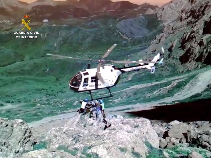 Rescatan A Un Montañero Tras Sufrir Una Caída De Diez Metros En Peña Ubiña (León