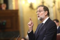 Rajoy acusa a Podemos de "pintar a España de negro" porque "necesita las malas noticias como el comer"