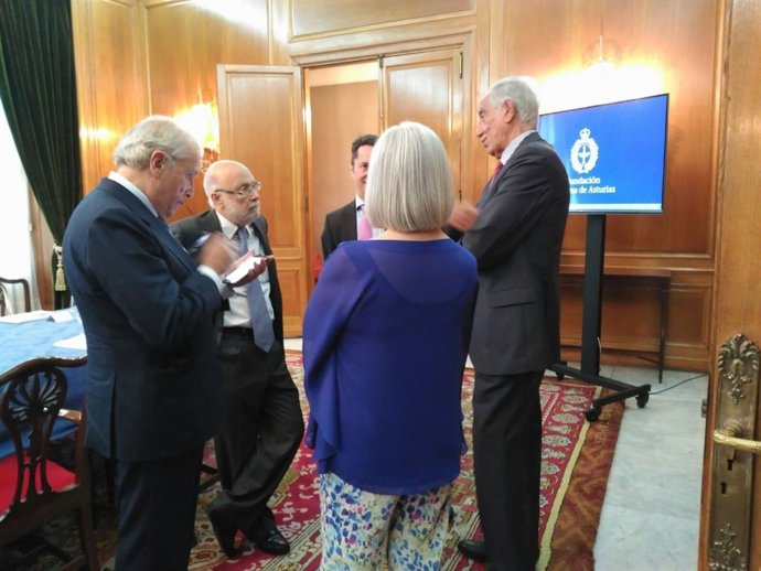 Miembros del jurado antes de la reunión.