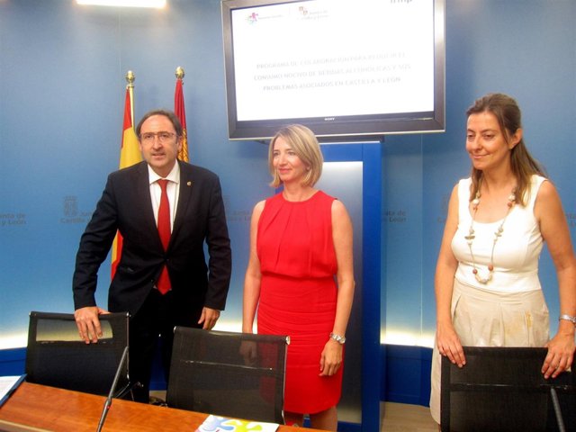 Polanco, García y Vázquez, en la firma del convenio.                        