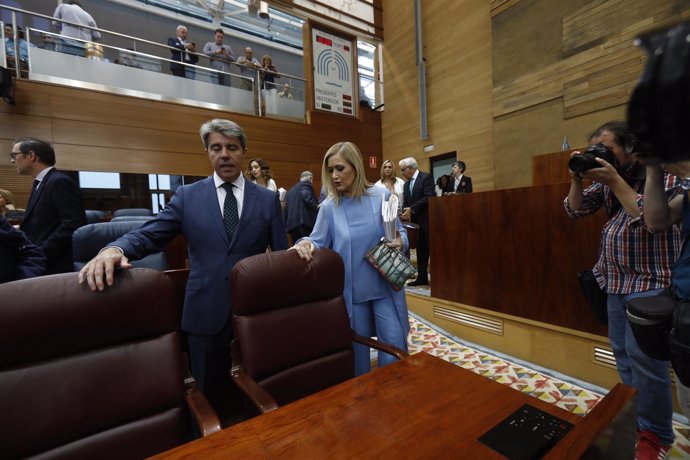 Ángel Garrido y Cristina Cifuentes en el debate de la moción de censura