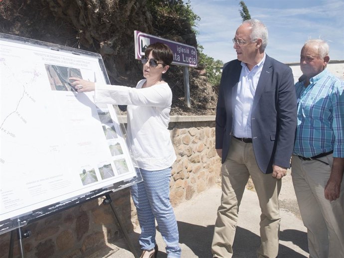 Ceniceros en Santa Lucía de Ocón visita nueva carretera