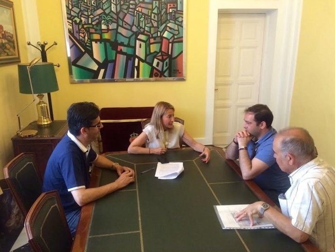 La plataforma 'Cáceres se mueve' se reúne con la alcaldesa